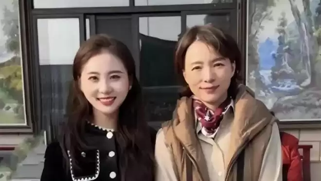 董卿老公密春雷争议已有4年,董卿过年时现身,面容憔悴不复以往