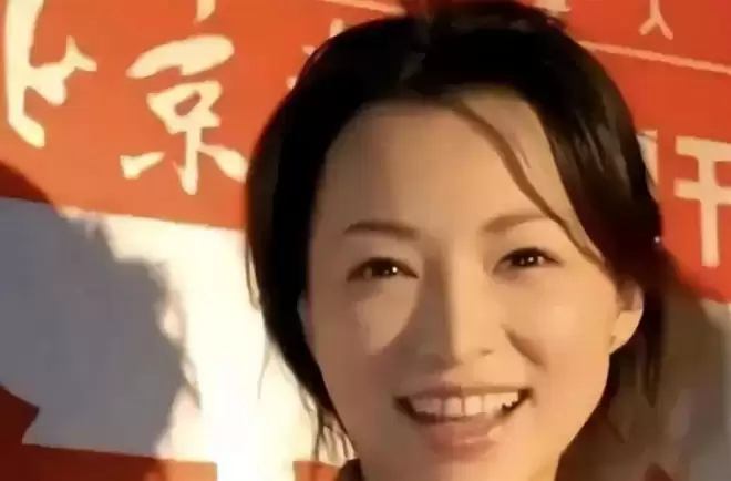 董卿老公密春雷争议已有4年,董卿过年时现身,面容憔悴不复以往