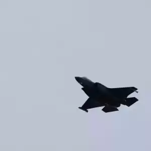 伊朗首次击中美军机？“造成严重破坏”F-35急降落
