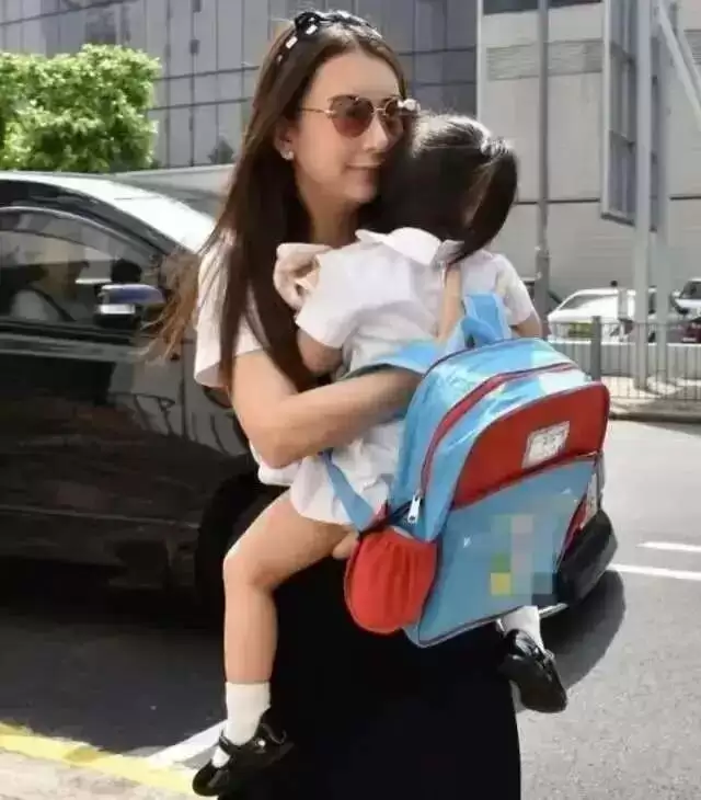 郭富城娇妻方媛首登综艺，穿搭引热议 ...