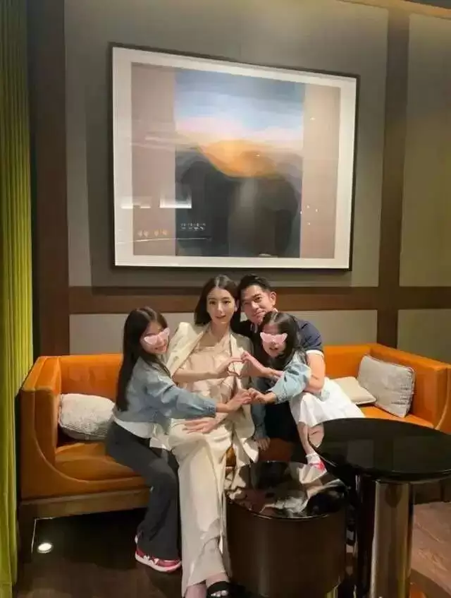 郭富城娇妻方媛首登综艺，穿搭引热议 ...