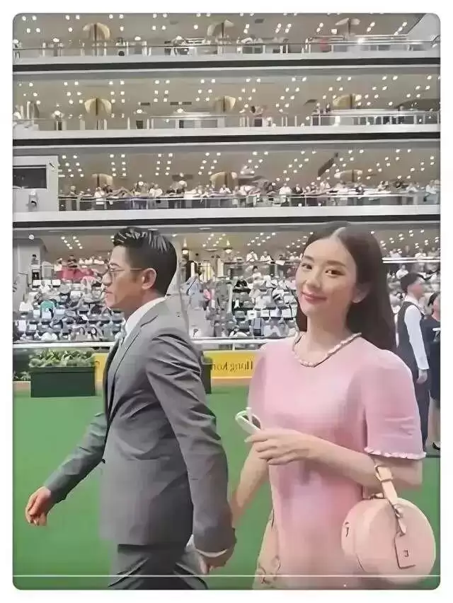 郭富城娇妻方媛首登综艺，穿搭引热议 ...