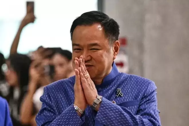 为中国后代的他，成了20年来首位连任的泰国总理