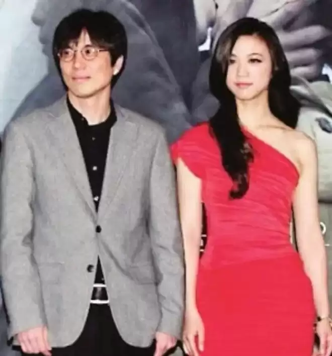 汤唯疑怀二胎，网友从倪妮和汤唯“咬耳朵”猜到，其身形发福