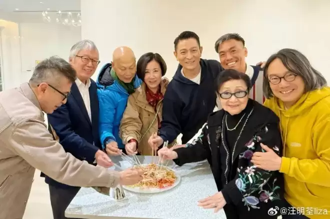 刘德华邀请众星到家中吃斋，6亿豪宅内景曝光