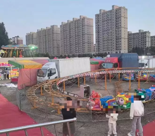 县城中产，养活了多少“盗版”迪士尼