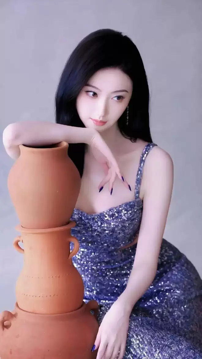 “人间富贵花”景甜绝美写真！雪肤玉貌魔鬼身材性感火辣