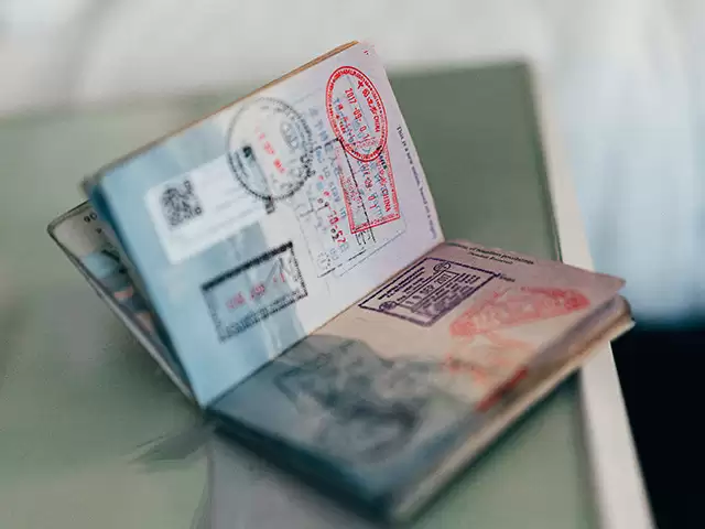 官宣放宽！加拿大超级签证收入要求大降，中国申请人70天获批
