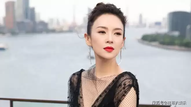 章子怡曝出新瓜，谣传她被以前外国情人控制....