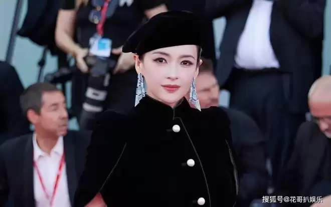 章子怡曝出新瓜，谣传她被以前外国情人控制....