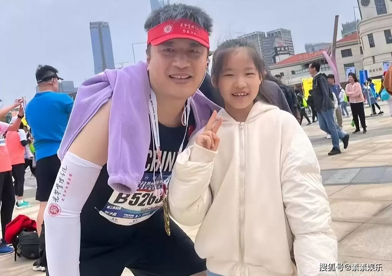 张雪峰离世:留给11岁女儿上亿遗产 妻子父母泪别