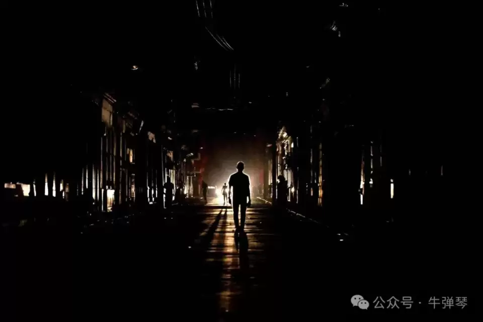 特朗普的三重局 180度胡旋大转弯 全世界拍案惊奇…
