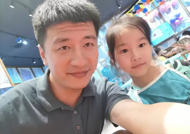 41岁张雪峰去世后续，其婚姻被扒，已离婚6年，前妻很低调