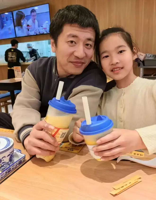 41岁张雪峰去世后续，其婚姻被扒，已离婚6年，前妻很低调