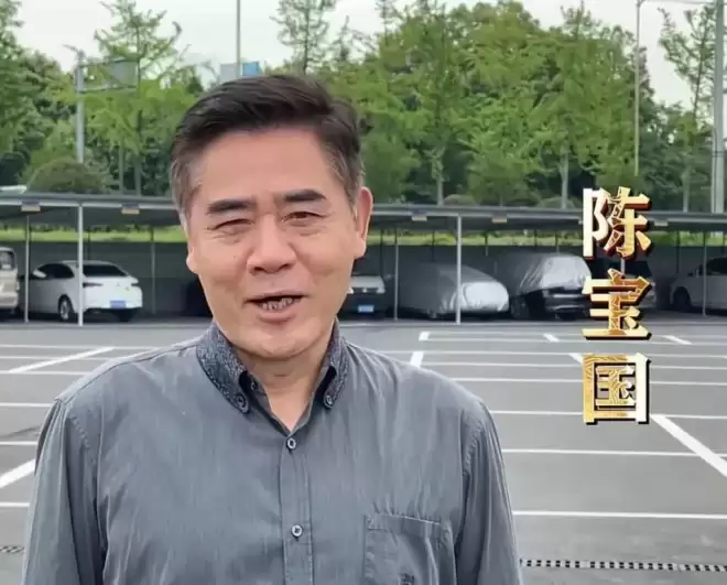 陈宝国近况令人揪心!发福显老像80岁,独子43岁不婚成心病