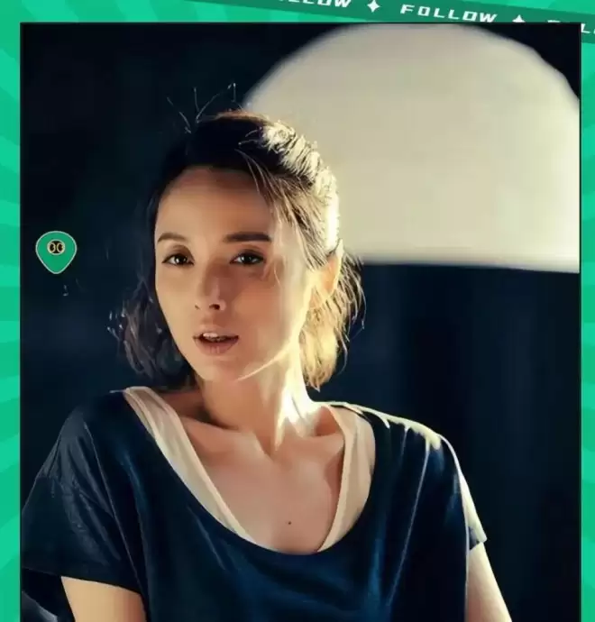 她26岁成双料影后,二婚靳东生两子,今48岁美得自信从容