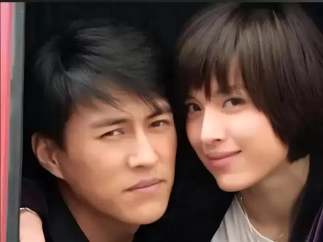 她26岁成双料影后,二婚靳东生两子,今48岁美得自信从容