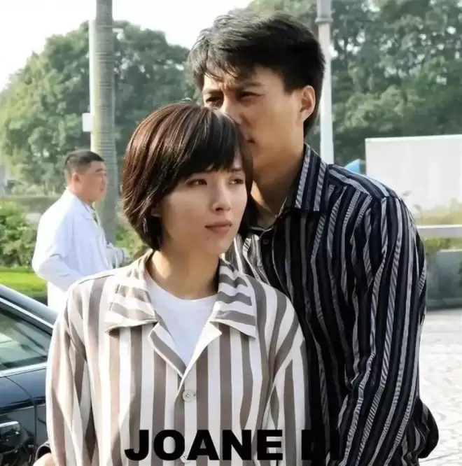 她26岁成双料影后,二婚靳东生两子,今48岁美得自信从容