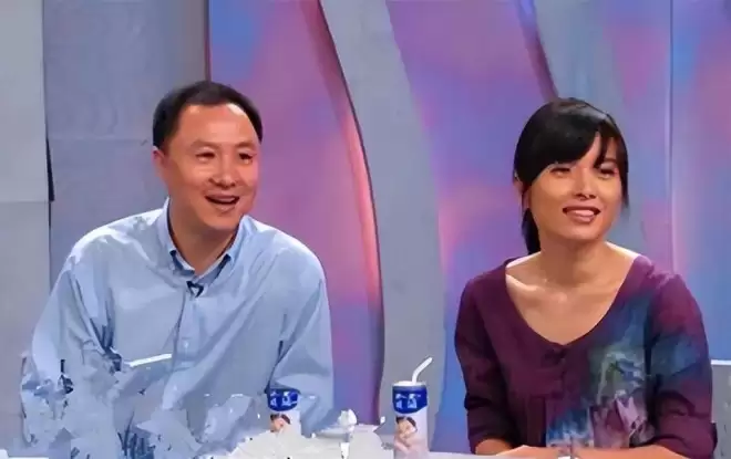 她26岁成双料影后,二婚靳东生两子,今48岁美得自信从容