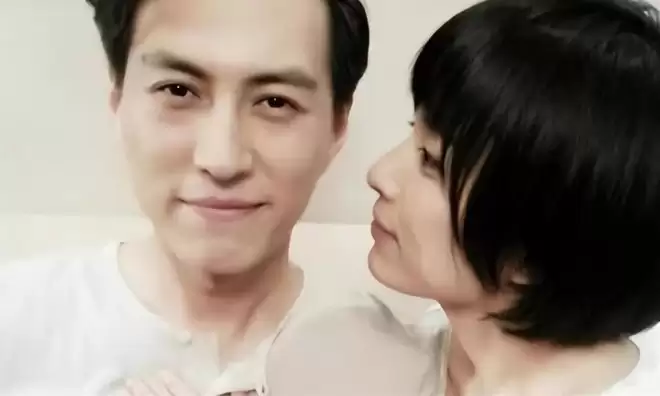 她26岁成双料影后,二婚靳东生两子,今48岁美得自信从容