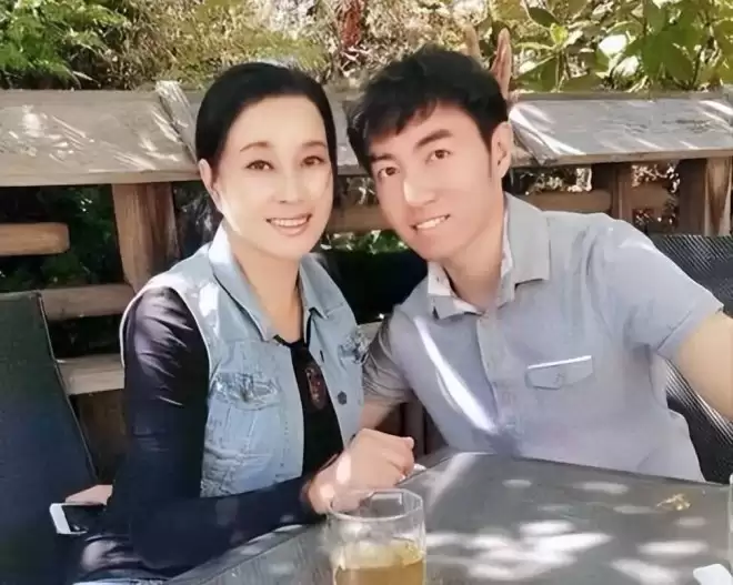 刘晓庆与外甥矛盾被扒，曾吐槽恋爱后反骨...