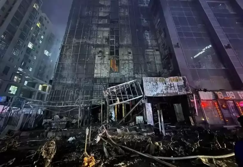 山西太原一建筑发生火灾 已致1人死亡25人受伤