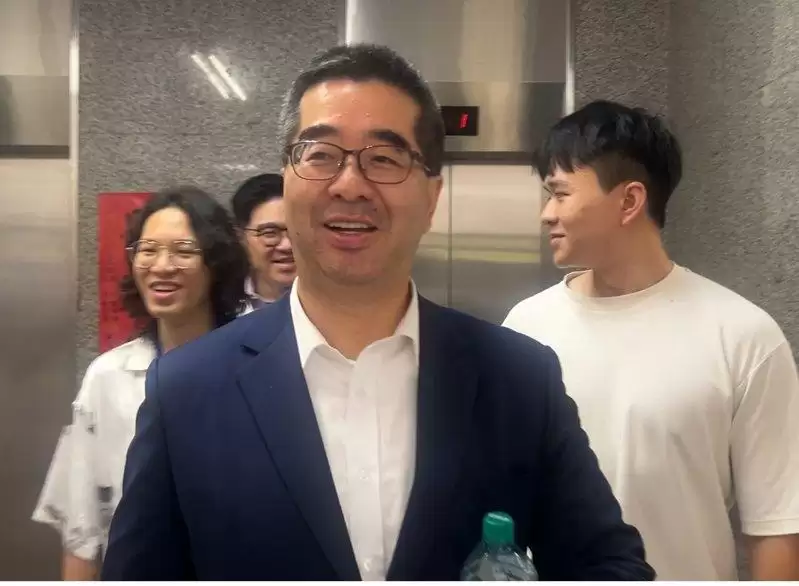 邱毅指“金小刀是为美国佬服务” 萧旭岑这样说