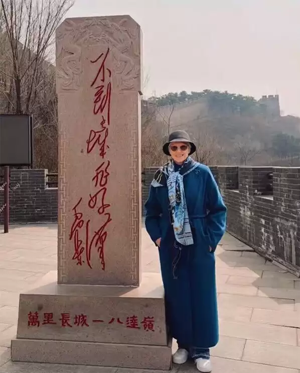 马斯克母亲“打卡”长城：亲眼目睹，令人惊叹
