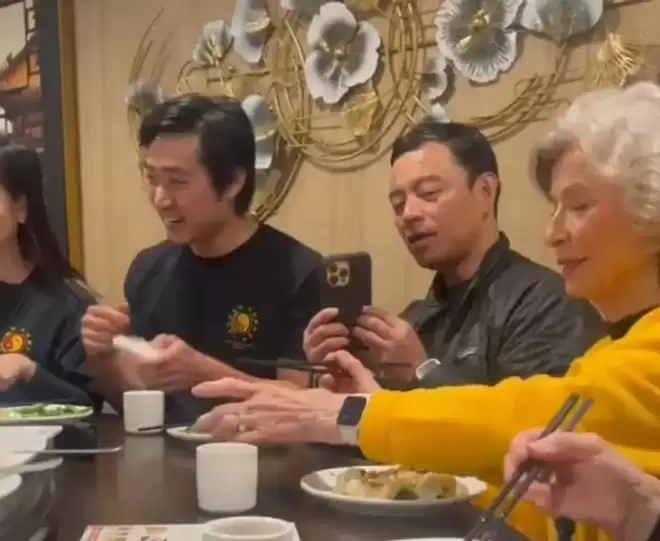 李小龙遗孀琳达近况曝光！与女儿李香凝定居美国西雅图