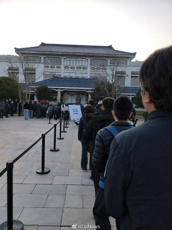 十里长街送雪峰！张雪峰追悼会现场令人震惊