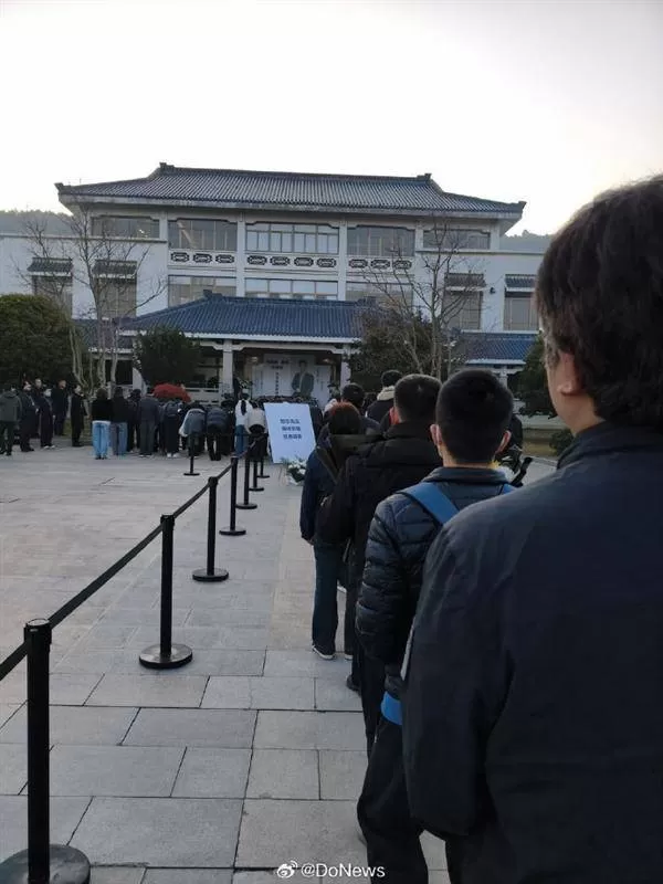 十里长街送雪峰！张雪峰追悼会现场令人震惊