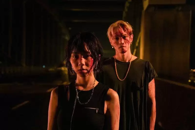 邓紫棋游南韩 交往8年猛肌男友陪伴