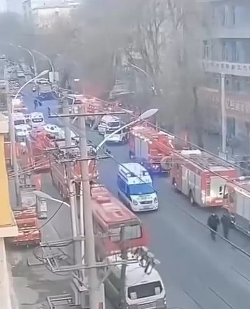 黑龙江牡丹江市1处楼房坍塌 9人被困