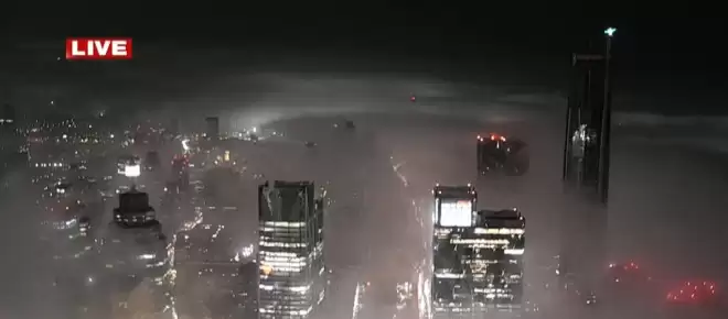 密云压城雷电惊！初春雷暴下的多伦多惊现罕见壮观城市景象