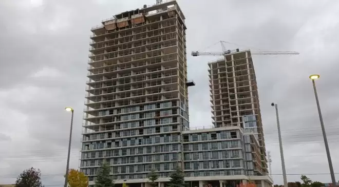 加拿大砸88亿救开发商！每套省20万，房价不降，地税却可能大涨