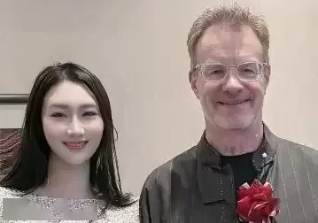 回加生活的“洋笑星”大山，61岁近照认不出