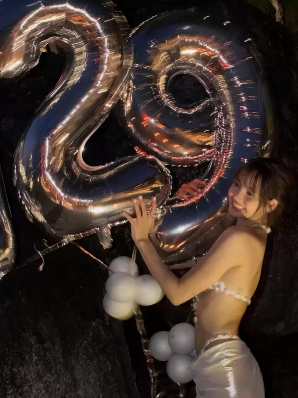 Lisa登K-pop第一人拉斯维加斯驻唱  29岁生日扮美人鱼沙滩躺平