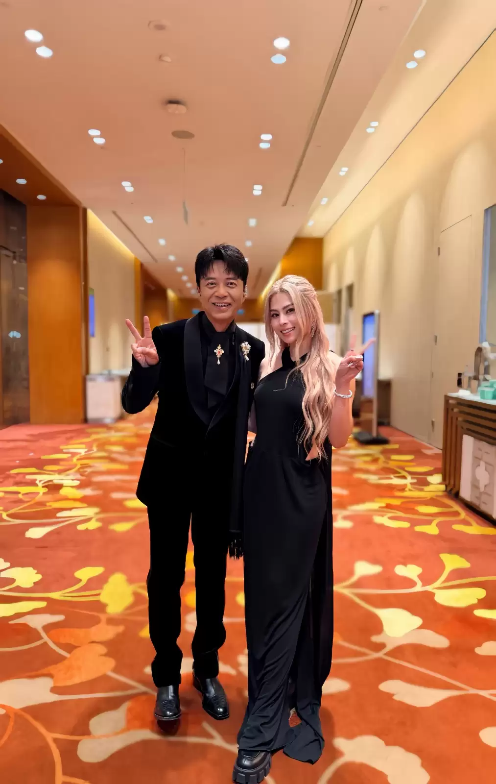 李克勤星洲开骚遇“偷袭”吓亲  Gin Lee、林子祥与叶蒨文轮住撑场