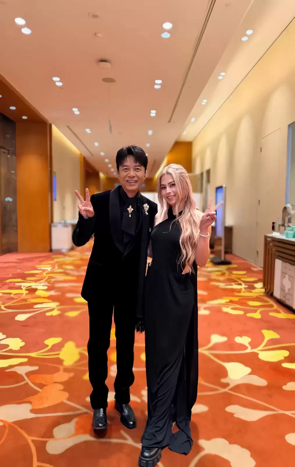 李克勤星洲开骚遇“偷袭”吓亲  Gin Lee、林子祥与叶蒨文轮住撑场