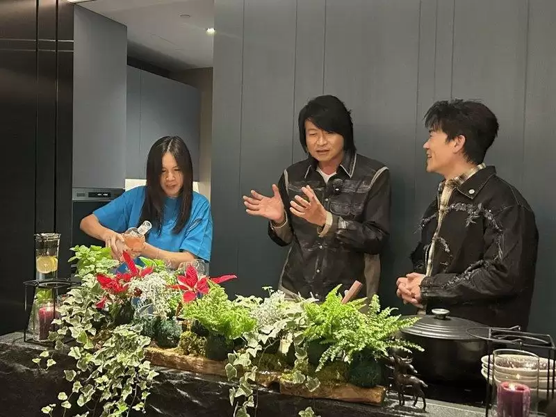 游鸿明29年婚姻不藏了 空姐爱妻首曝光 遇强震险生离死别