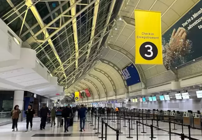 机票又要涨了！中东冲突推高燃油费，加拿大暑假出行最高涨57%