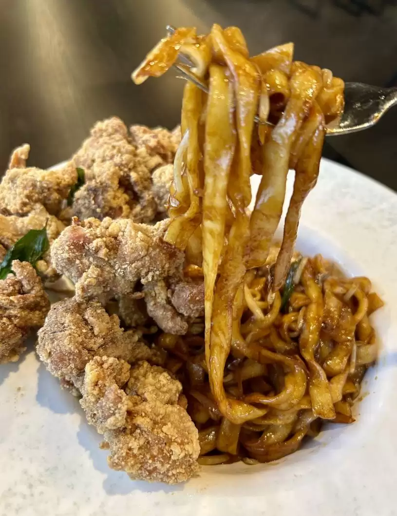 台湾小吃在大温华丽转型    时尚夜店风“觅食”兰里开幕