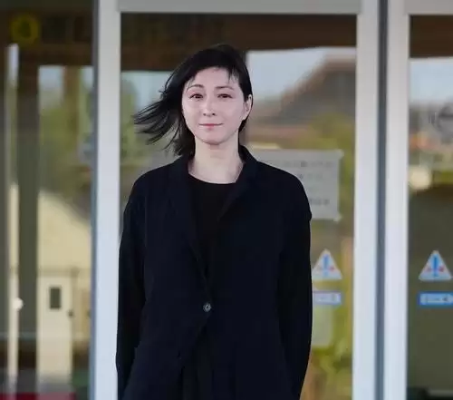 广末凉子宣布复出 承诺将彻底做好健康管理 去年超速驾驶导致车祸
