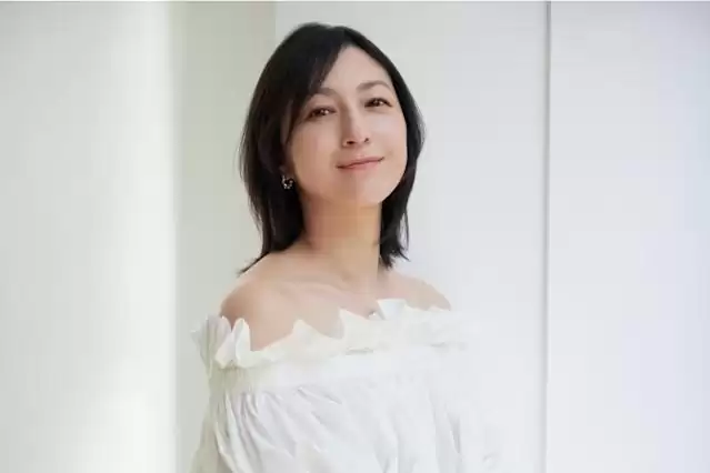 广末凉子宣布复出 承诺将彻底做好健康管理 去年超速驾驶导致车祸