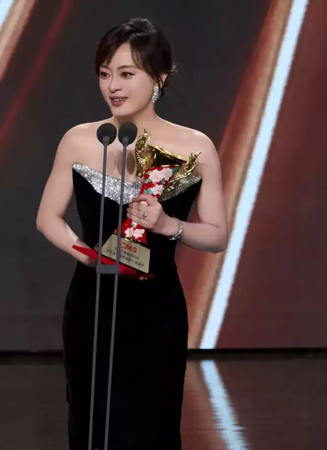 43岁孙俪再破天花板：她让整个娱乐圈“沉默”了