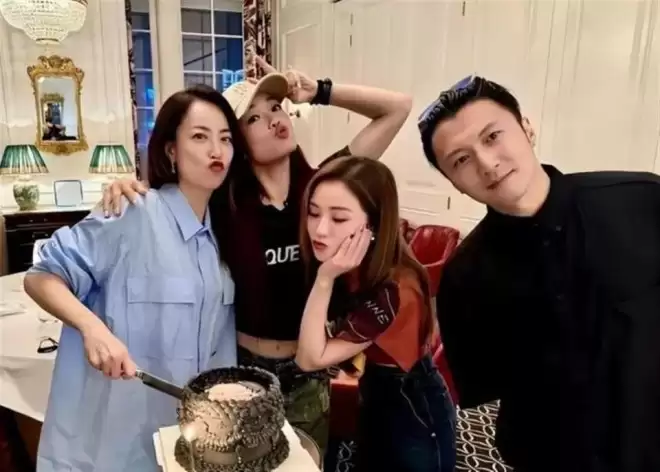 和富商分手后才发现怀孕 如今14岁女儿成她的骄傲