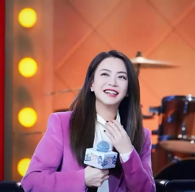 和富商分手后才发现怀孕 如今14岁女儿成她的骄傲