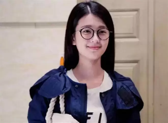 原来她是乔欣妈妈，二婚嫁上海豪门托举女儿