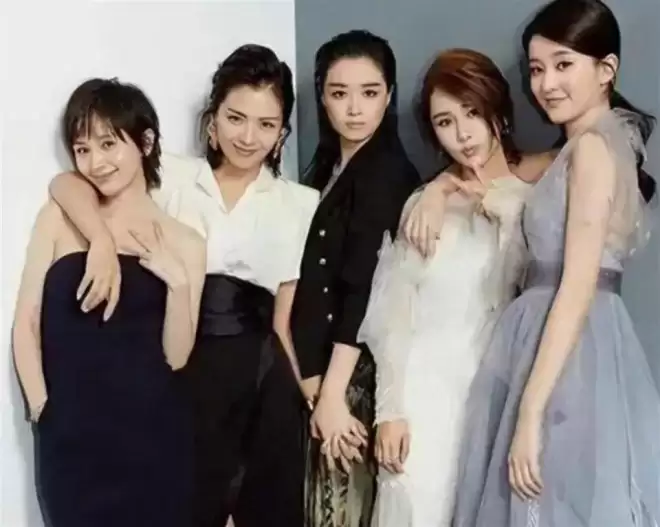 原来她是乔欣妈妈，二婚嫁上海豪门托举女儿