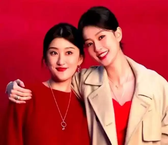 原来她是乔欣妈妈，二婚嫁上海豪门托举女儿